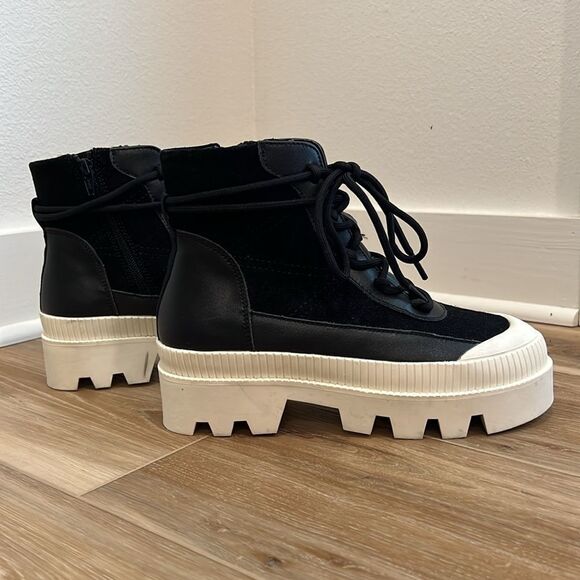 GIANNI BINI Wander Lust Lug Sole Platform Black Booties Size 7 - Picture 2 of 8